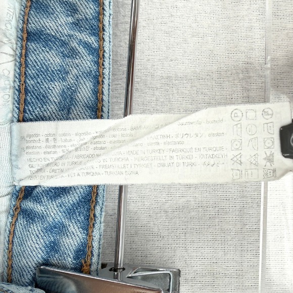 ZARA High Rise Mom Jean Womens 26 Light Blue Wash Slim Straight Leg 90s Y2K - Picture 13 of 13